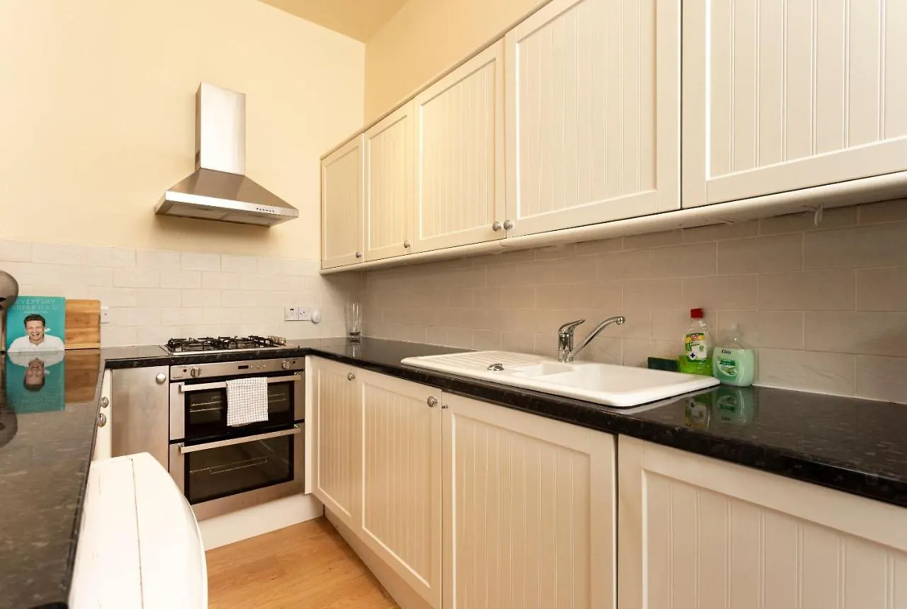 אדינבורו 1 Bedroom Apartment Overlooking Park 0*,
