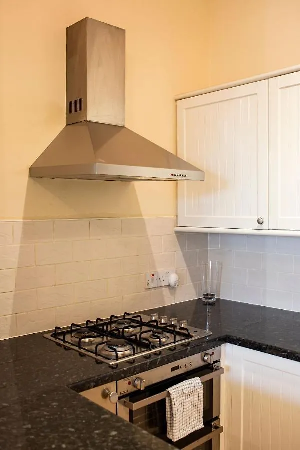 1 Bedroom Apartment Overlooking Park Edinburgh 0*,