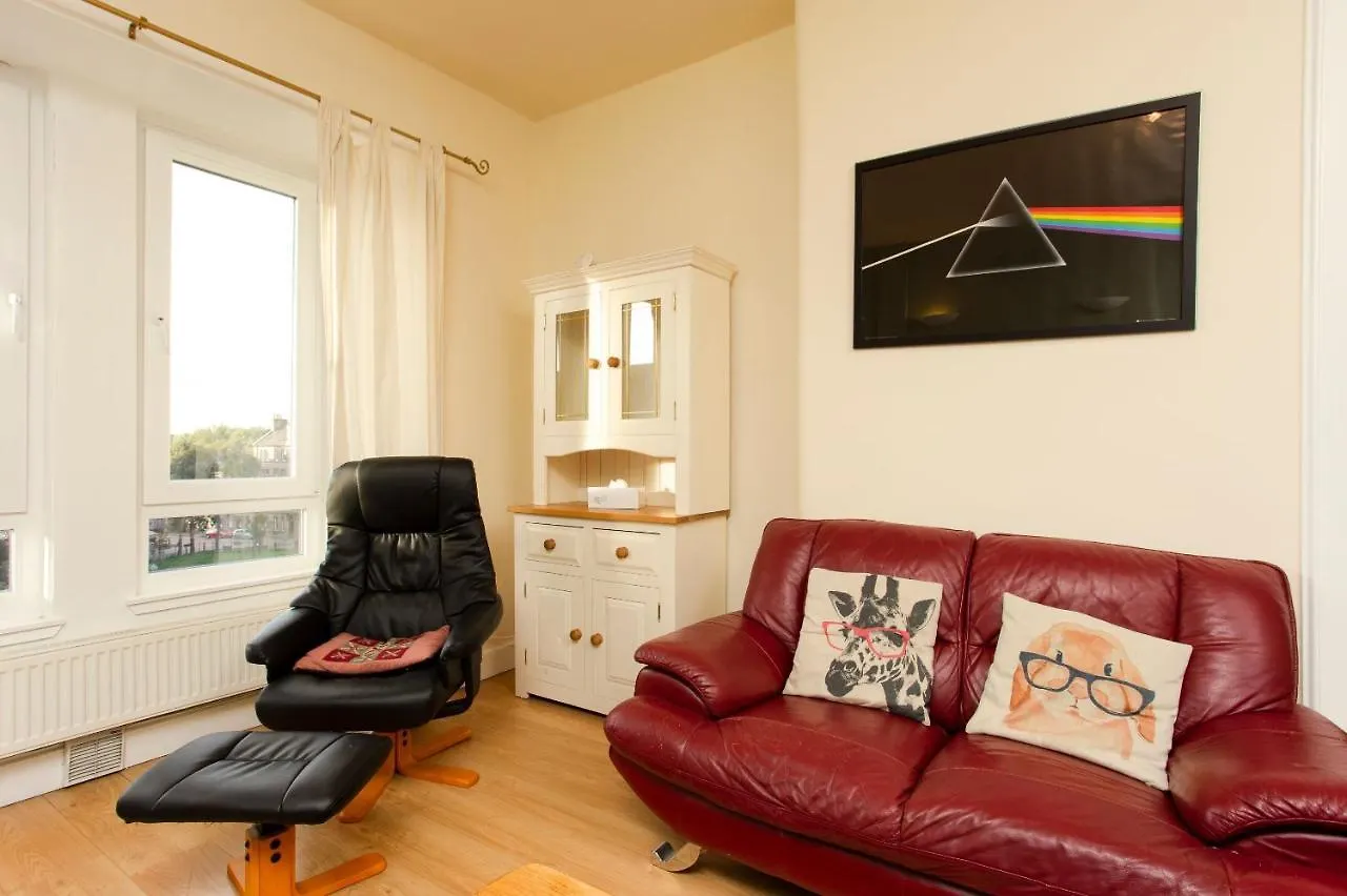 1 Bedroom Apartment Overlooking Park Edinburgh