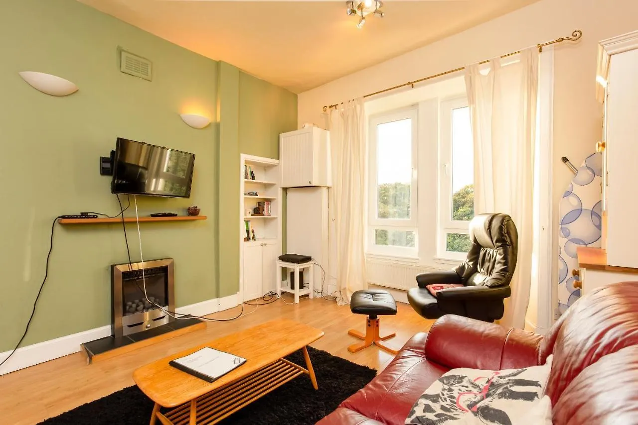 1 Bedroom Apartment Overlooking Park Edinburgh
