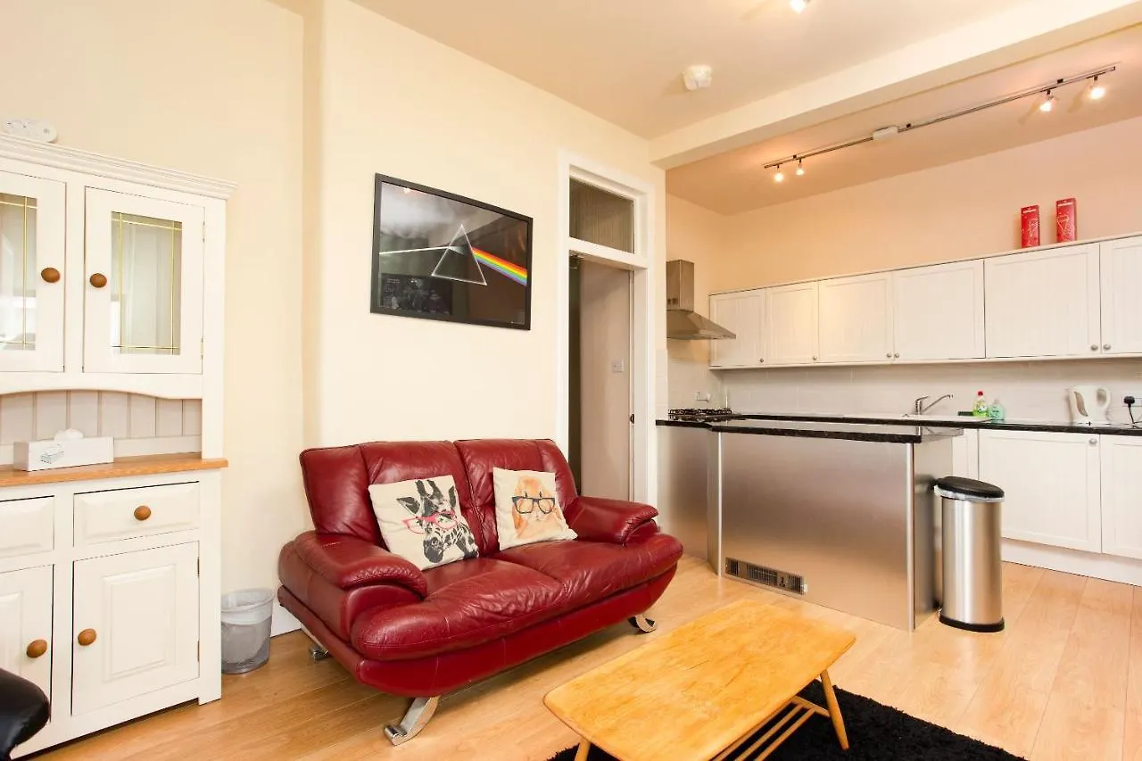 1 Bedroom Apartment Overlooking Park Edinburgh 0*,  Storbritannien
